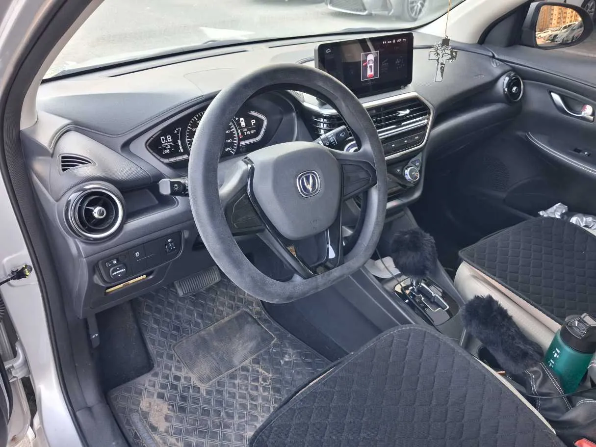 Car image 11