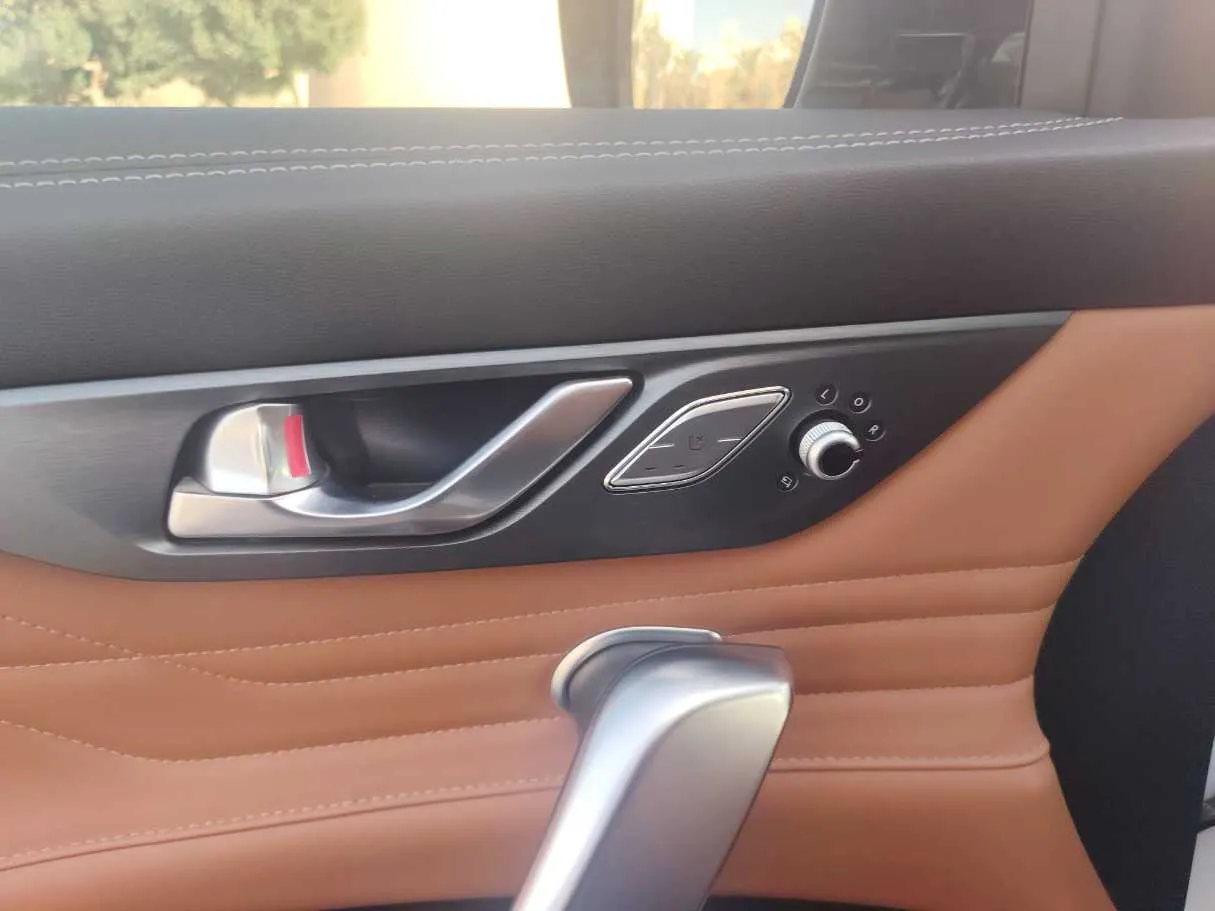 Car image 27