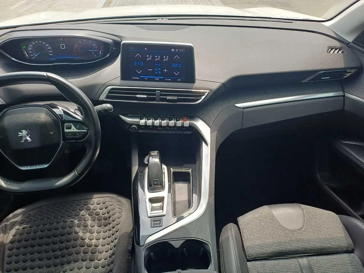 Car image 16