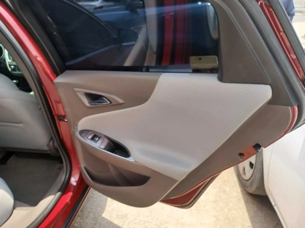 Car image 12