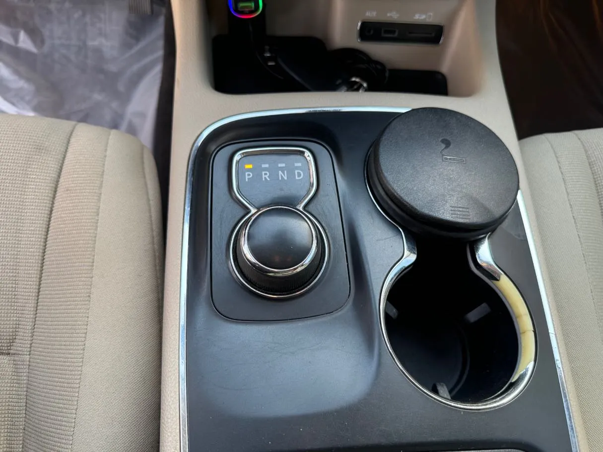 Car image 17