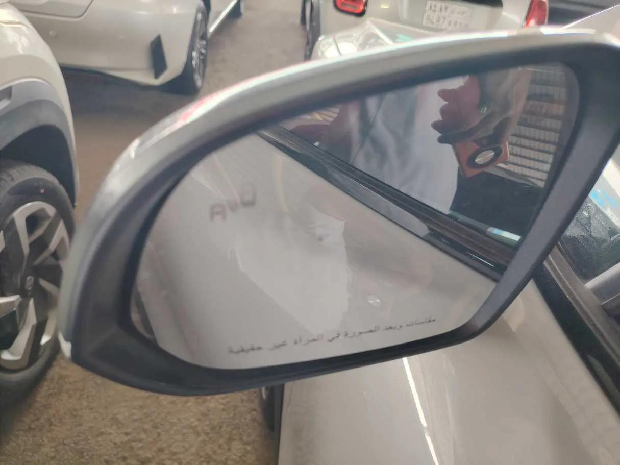 Car image 13
