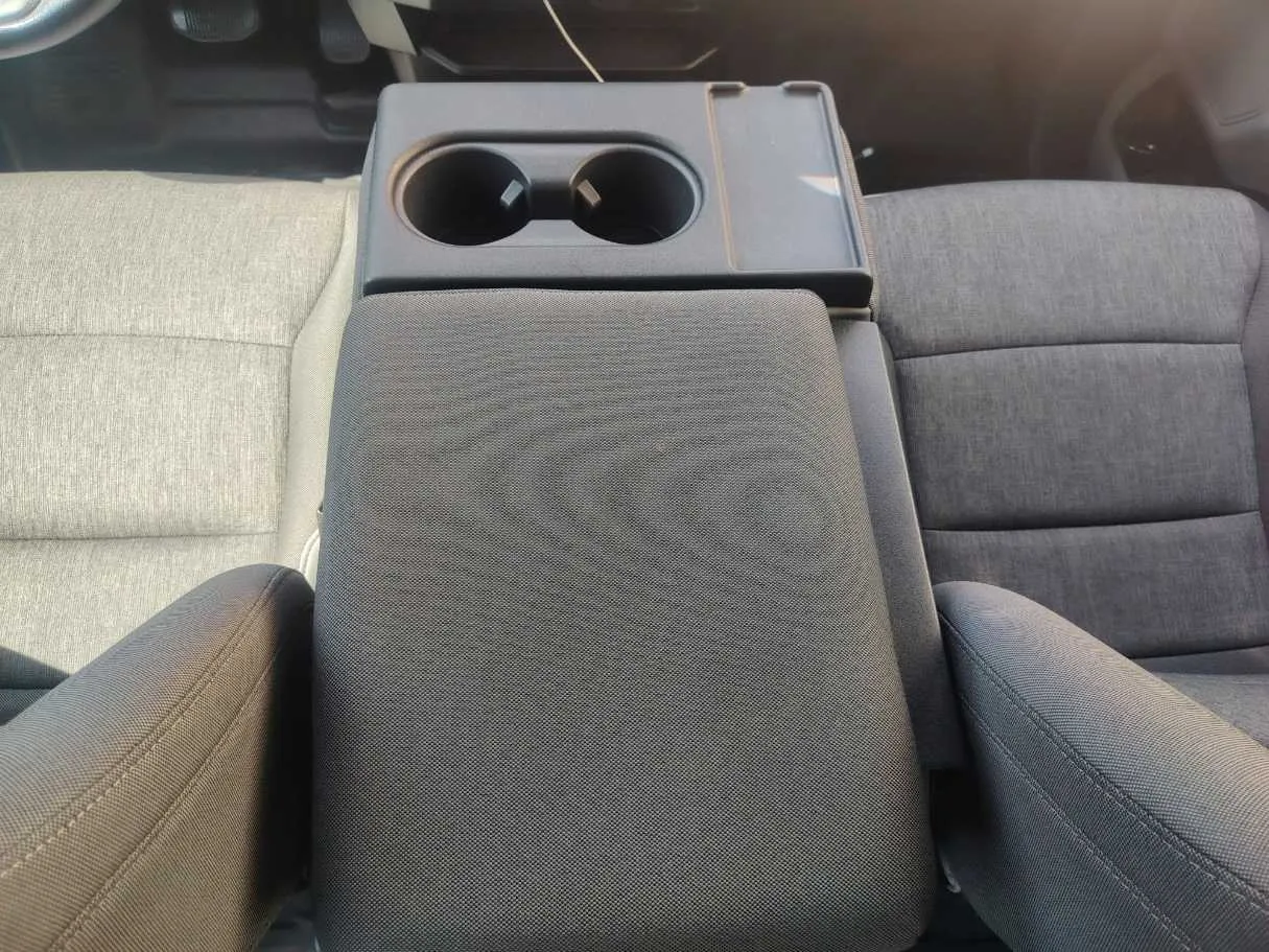 Car image 24