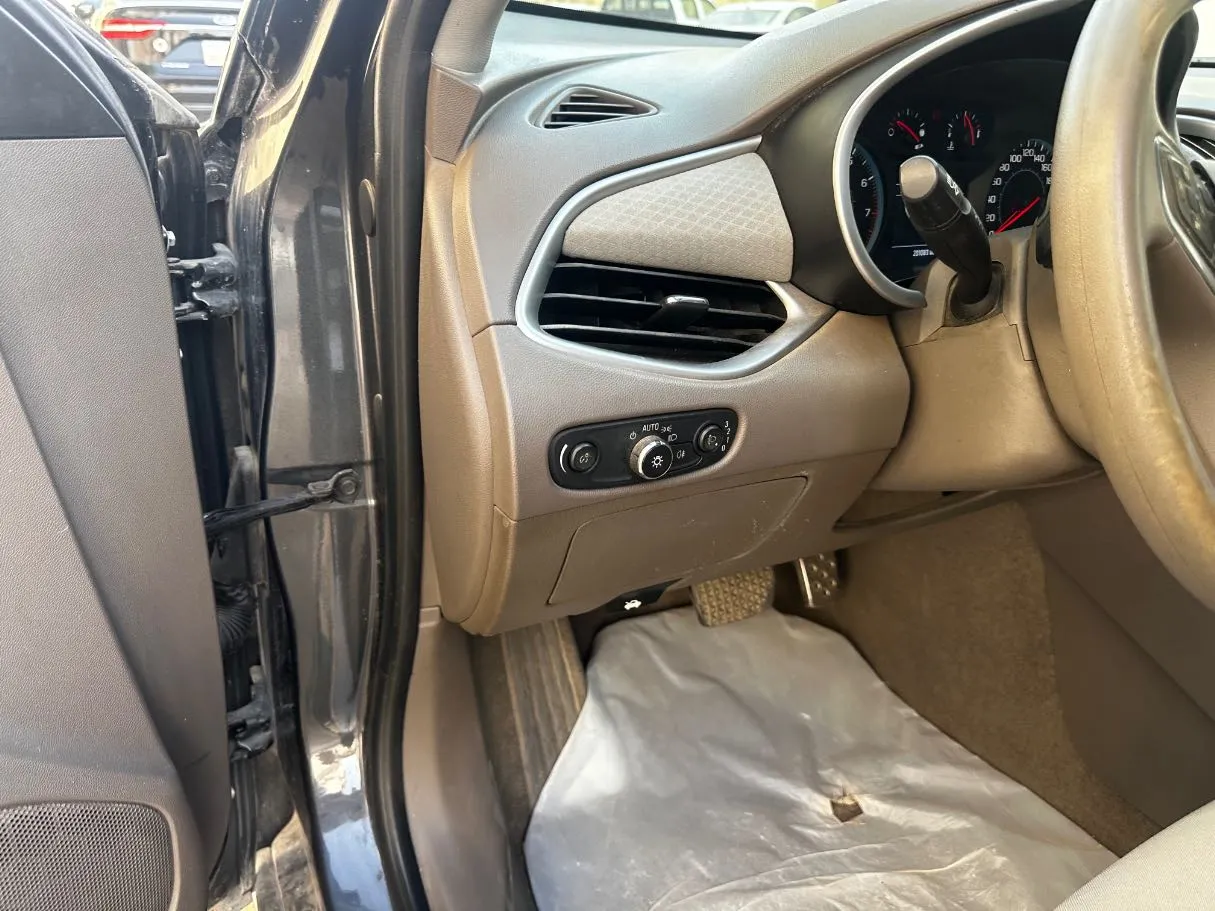 Car image 26