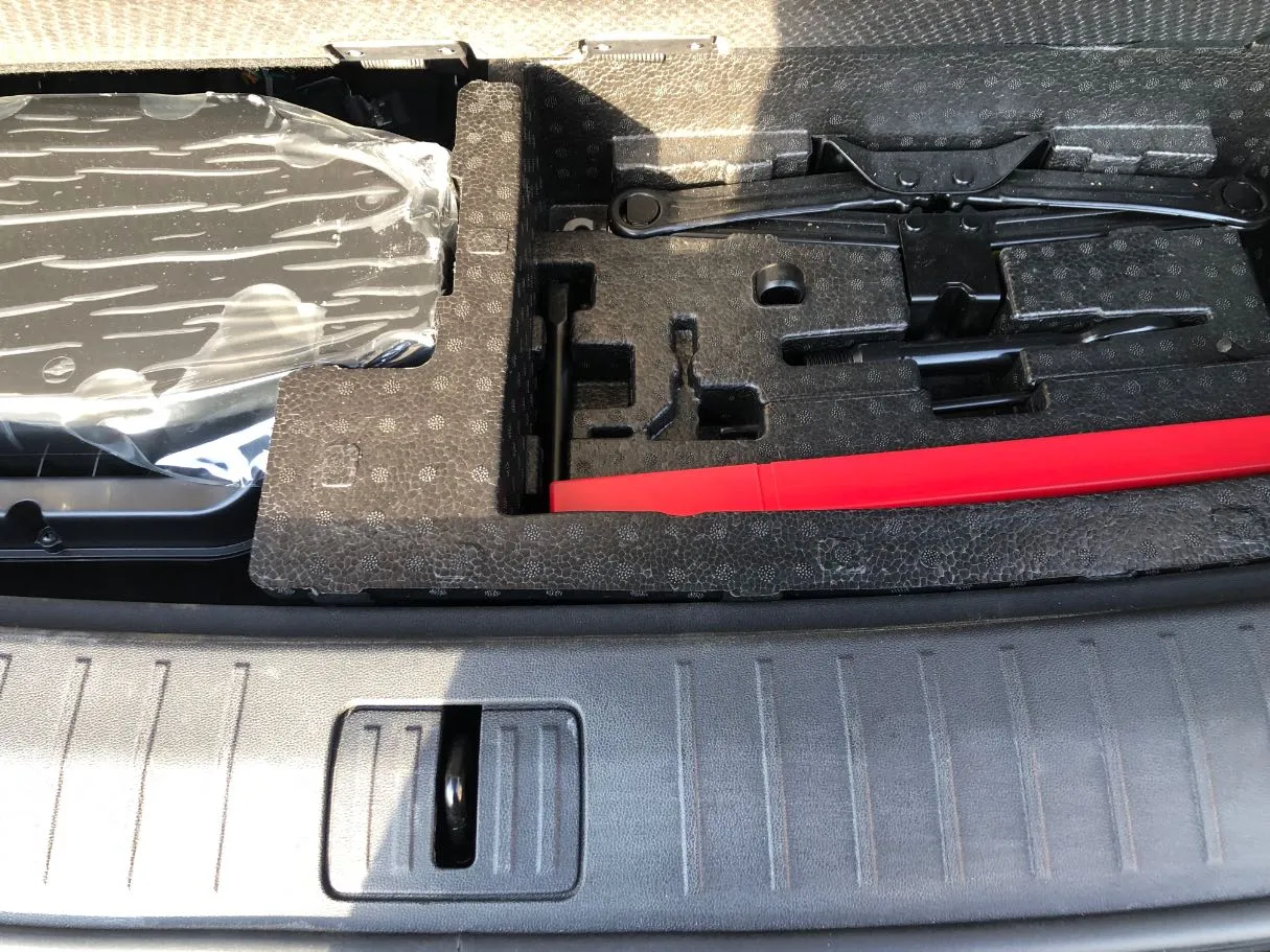 Car image 24