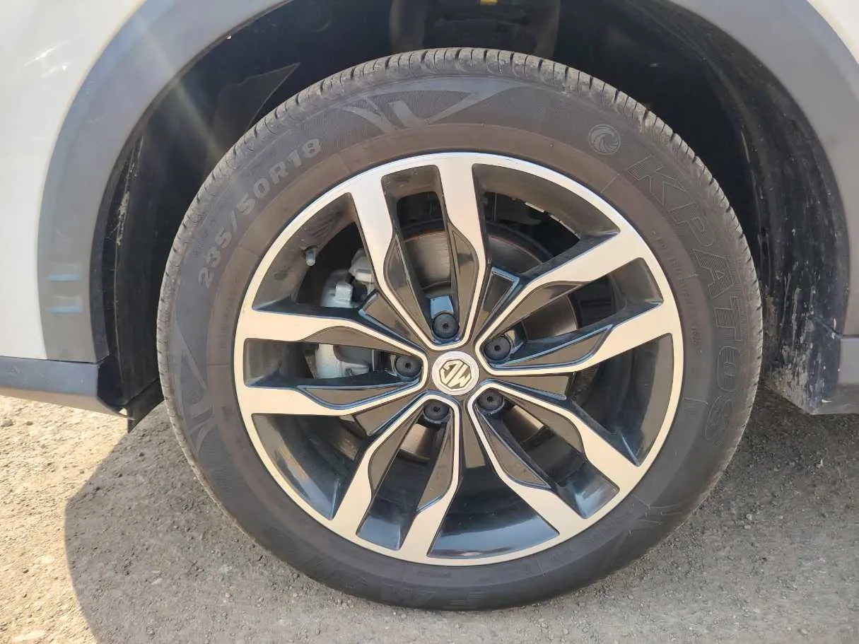 Car image 10
