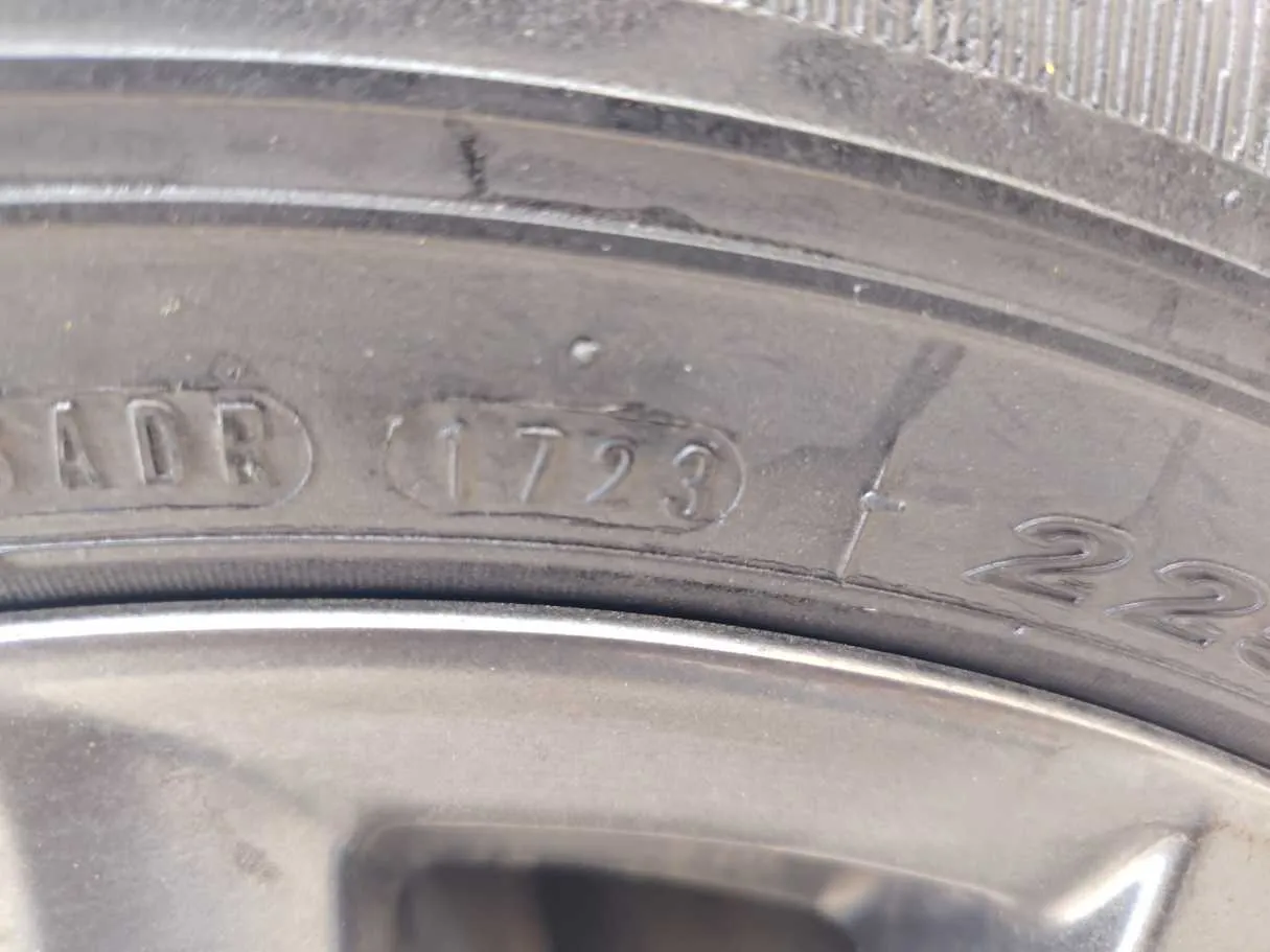 Car image 28