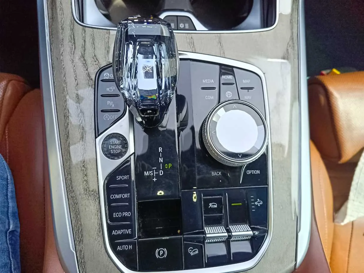 Car image 23