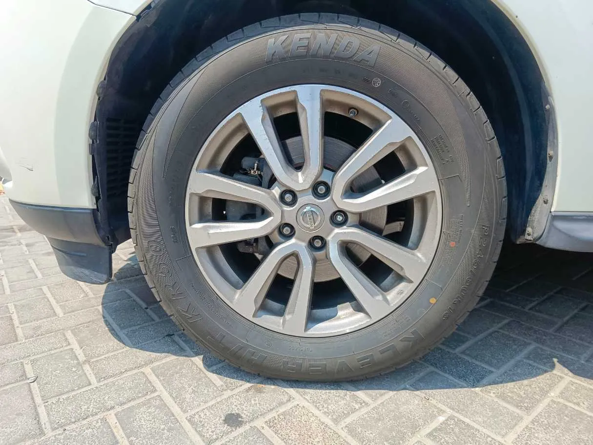 Car image 10