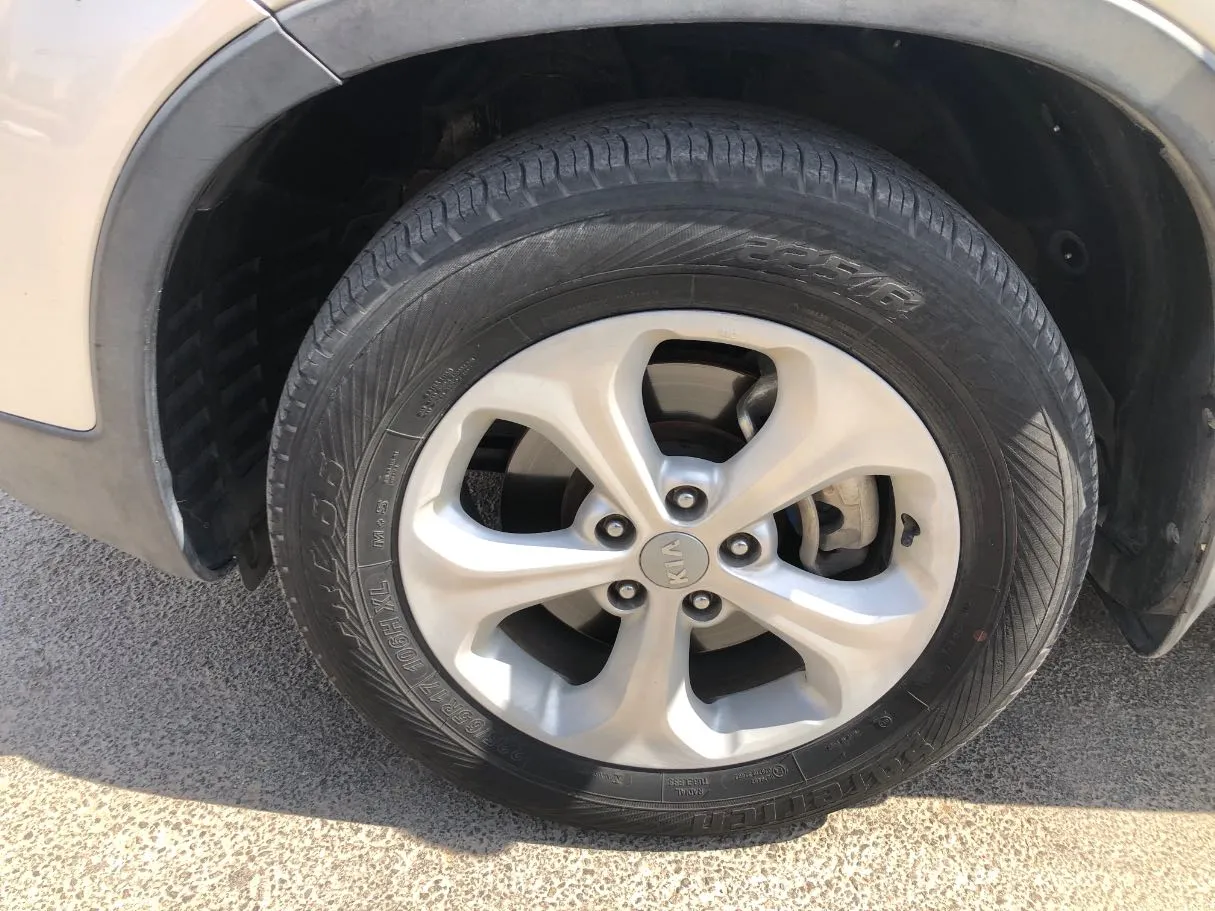 Car image 10