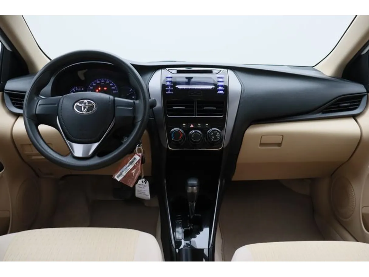 Car image 14