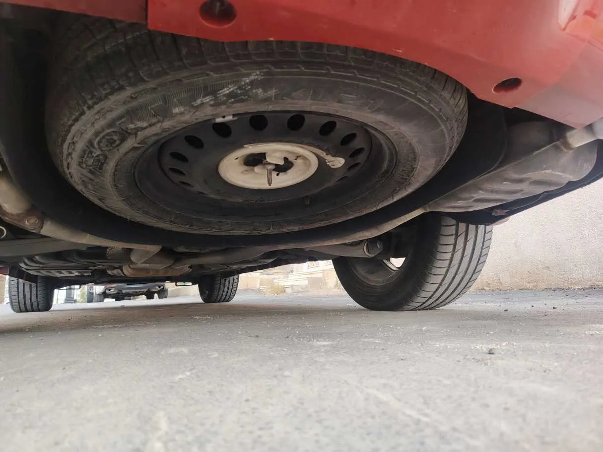 Car image 34