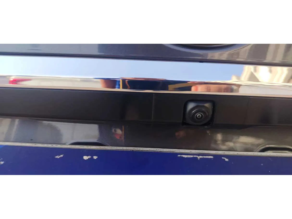 Car image 21