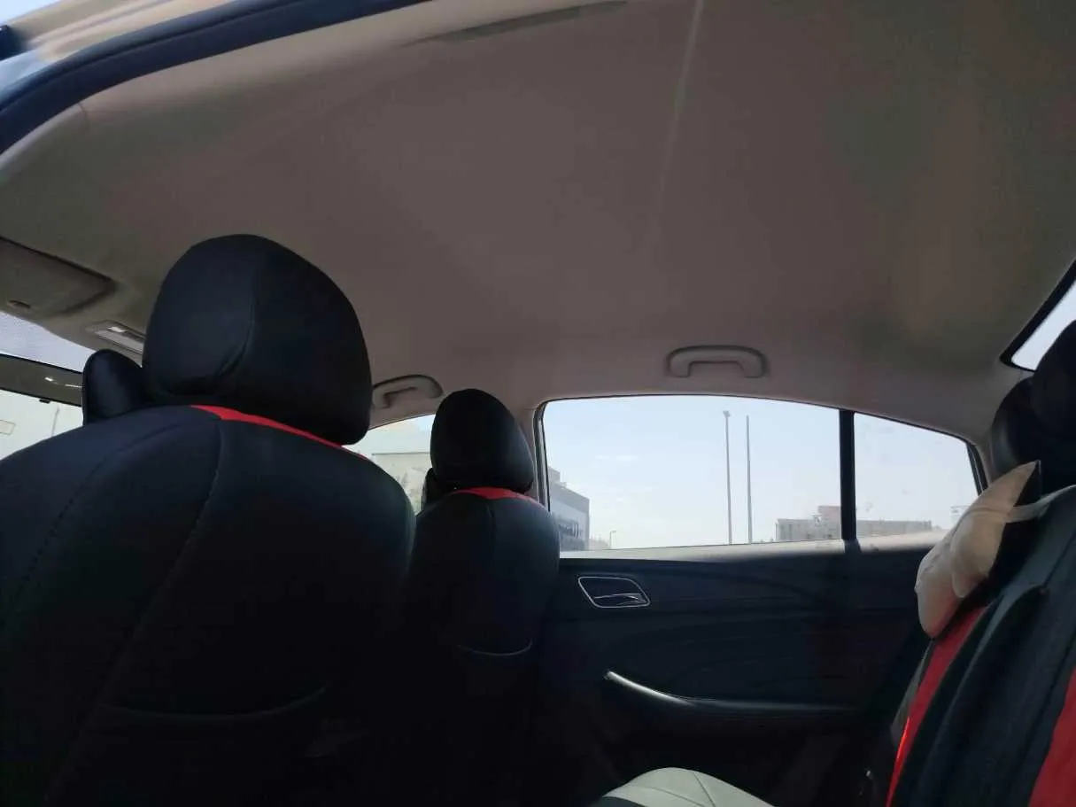 Car image 18