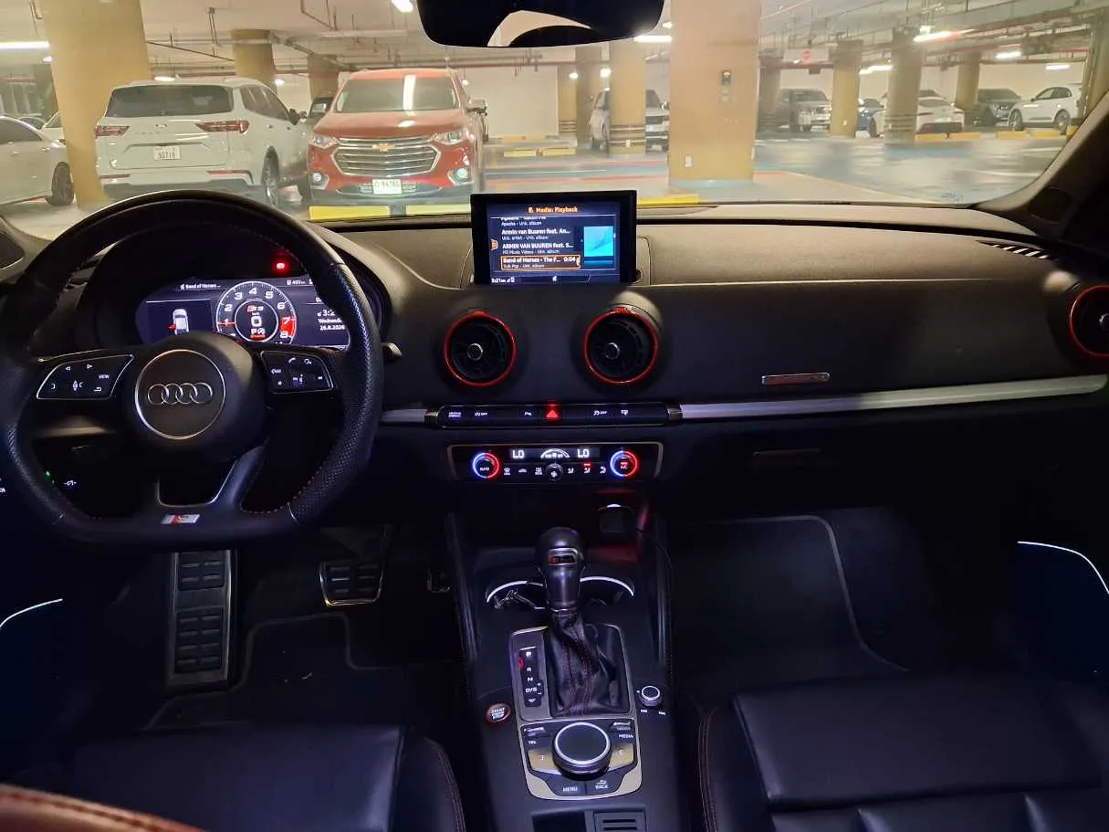 Car image 17