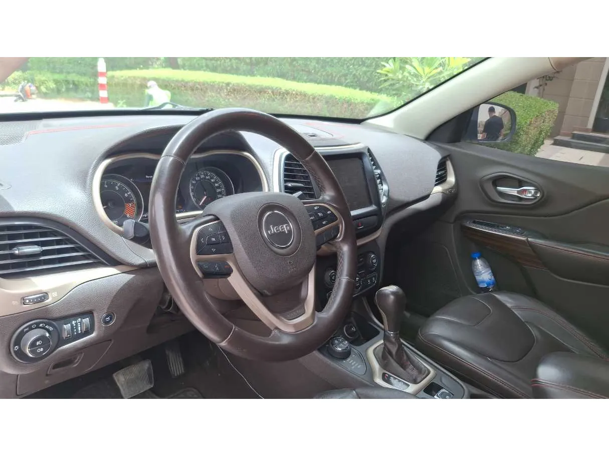 Car image 11