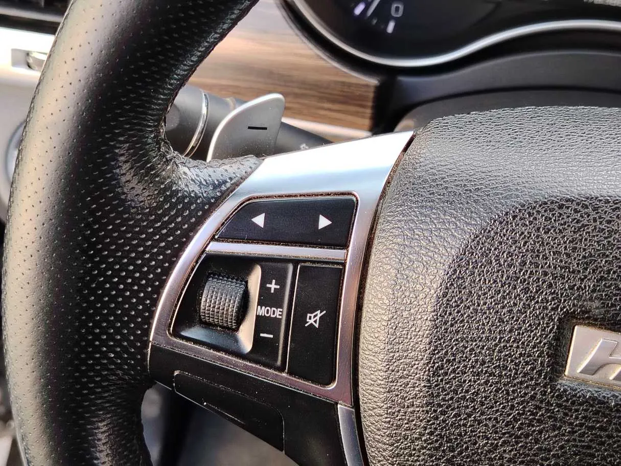 Car image 32