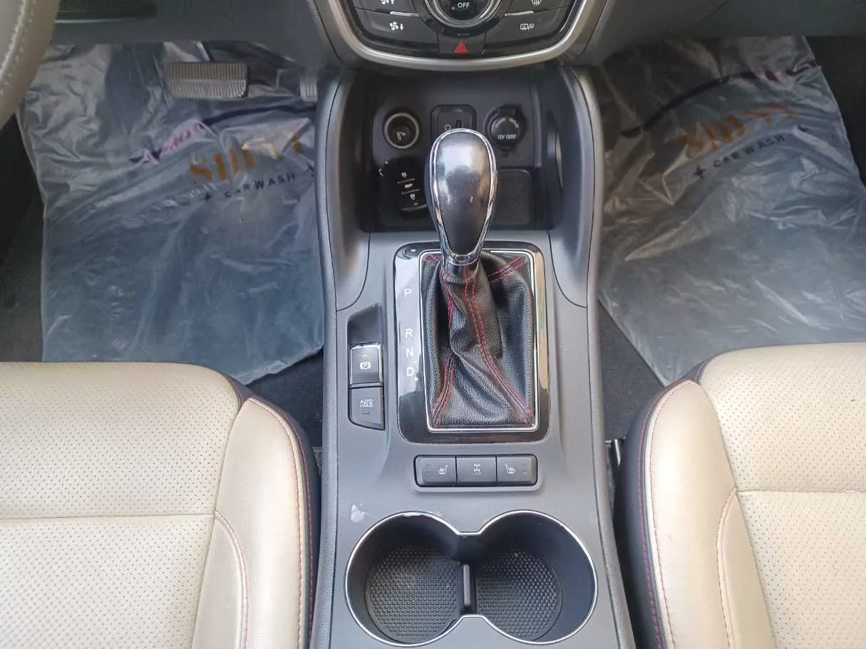 Car image 14