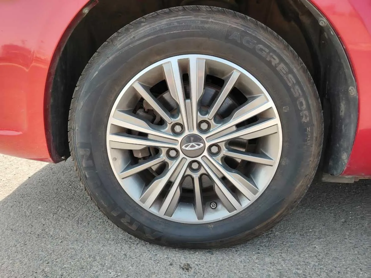 Car image 10