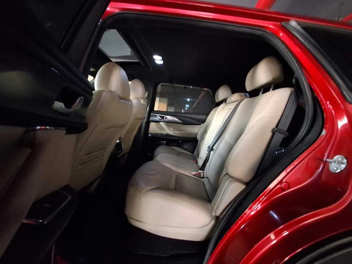 Car image 13