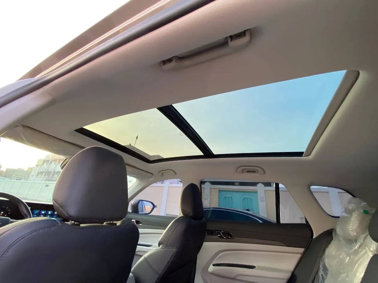 Car image 14