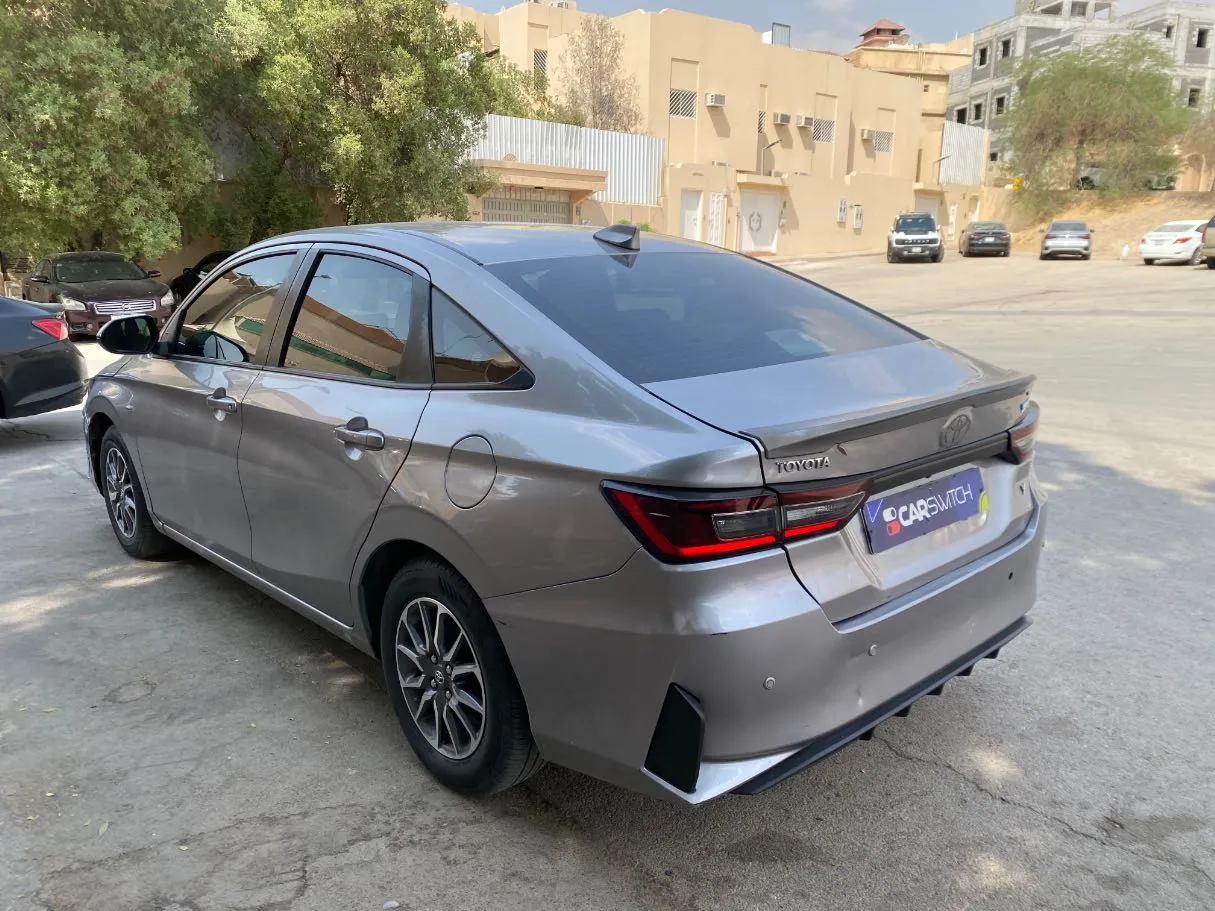 Car image 7