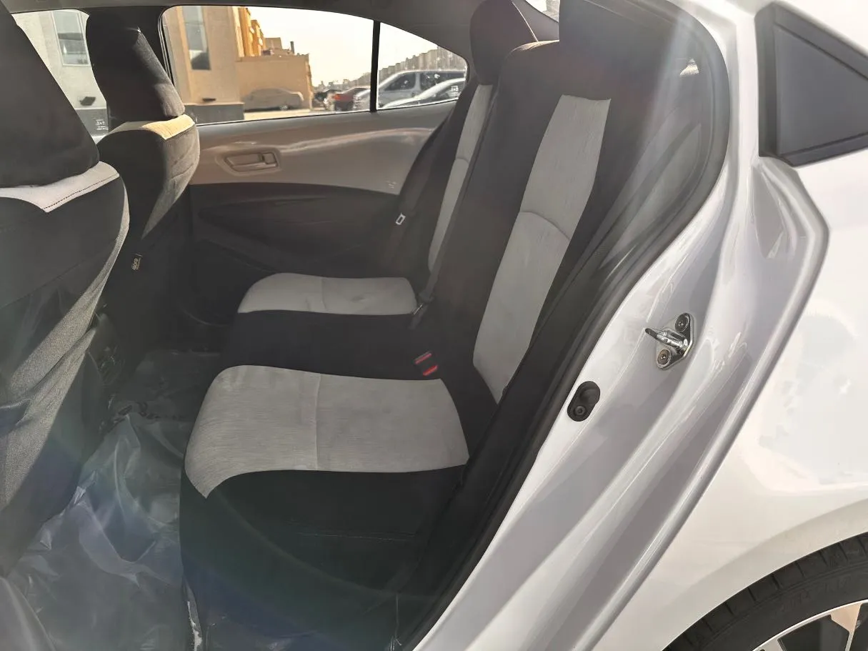 Car image 14