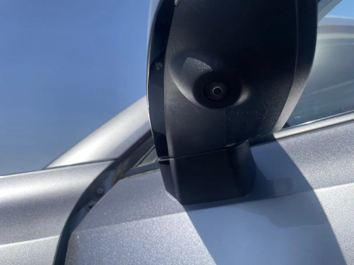 Car image 25