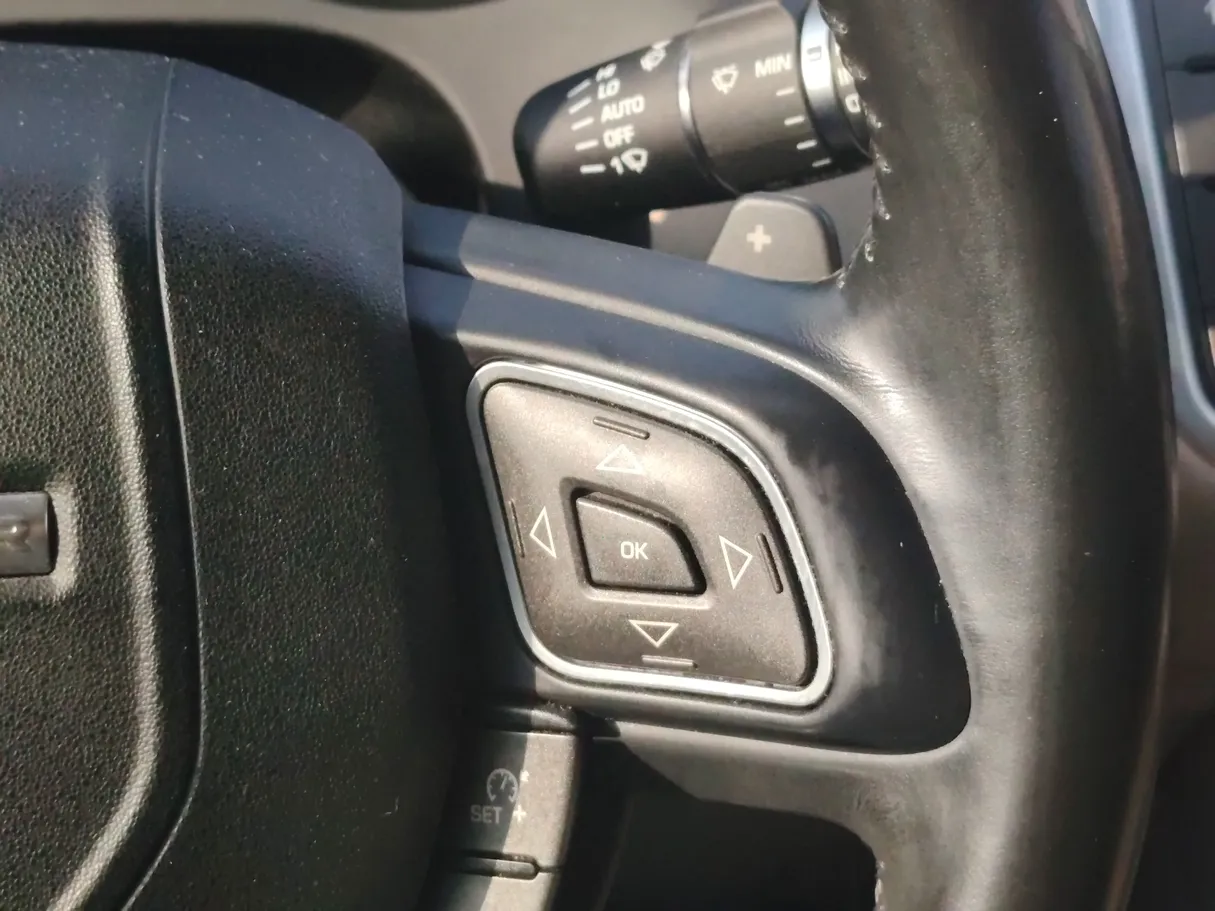 Car image 26