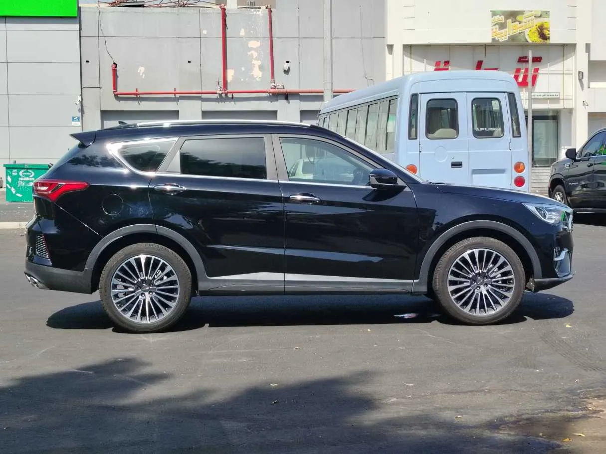 Car image 4