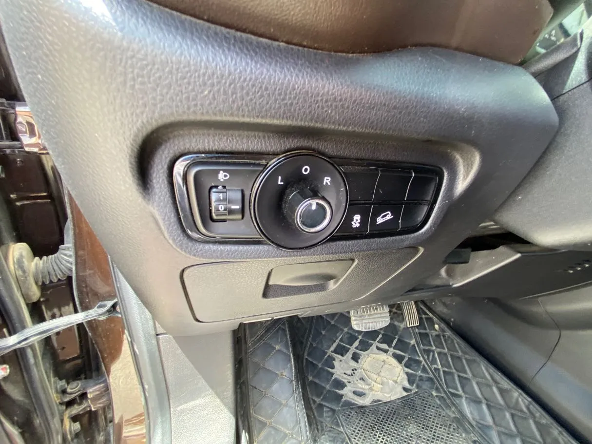 Car image 23