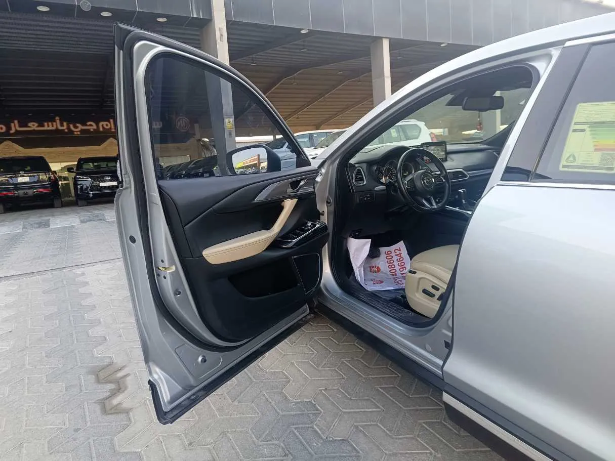 Car image 11