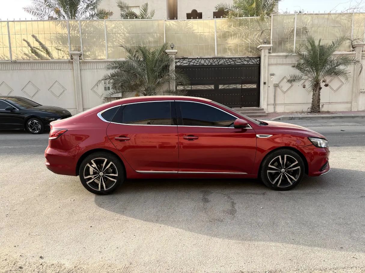 Car image 4
