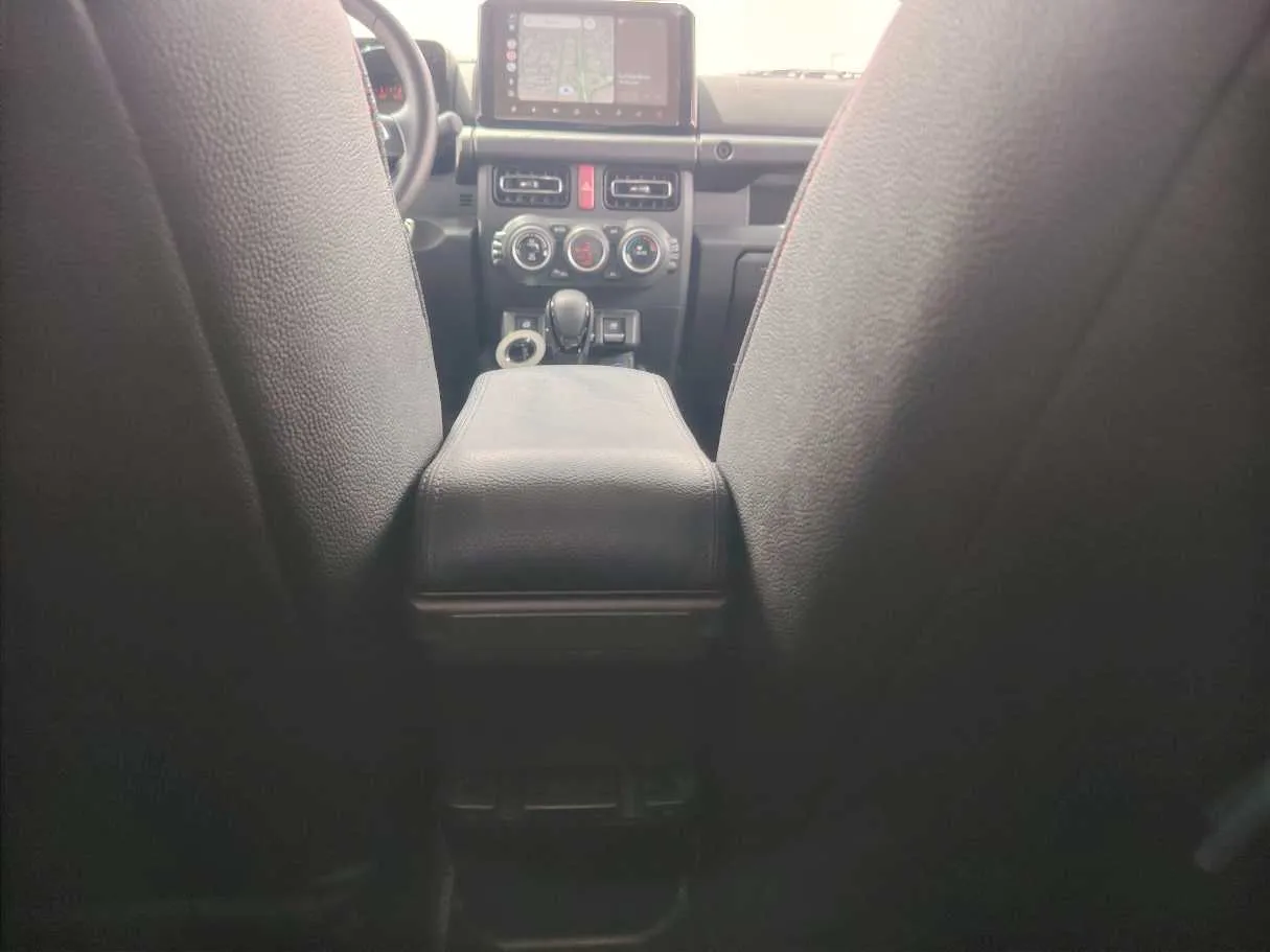 Car image 28