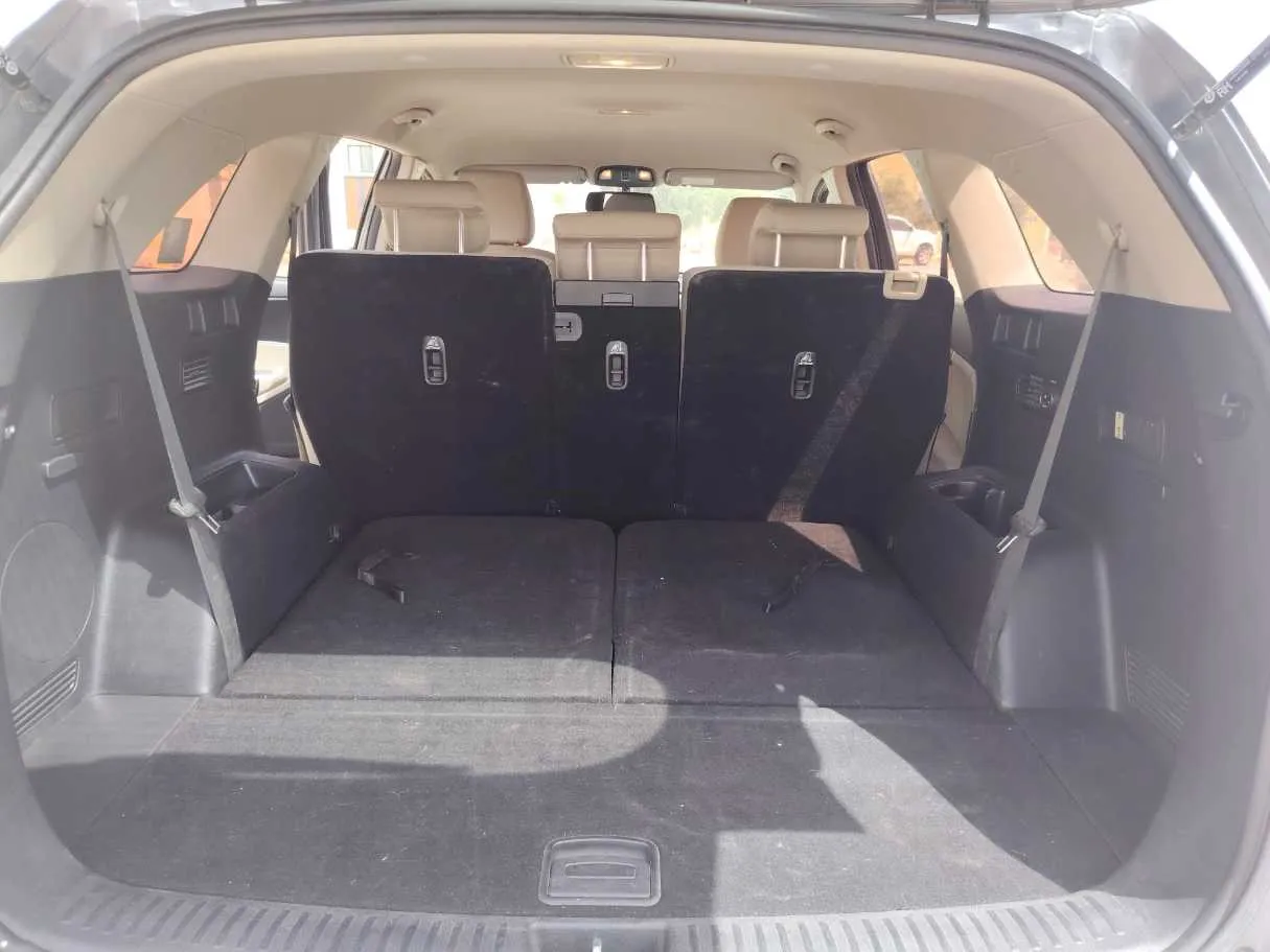 Car image 26