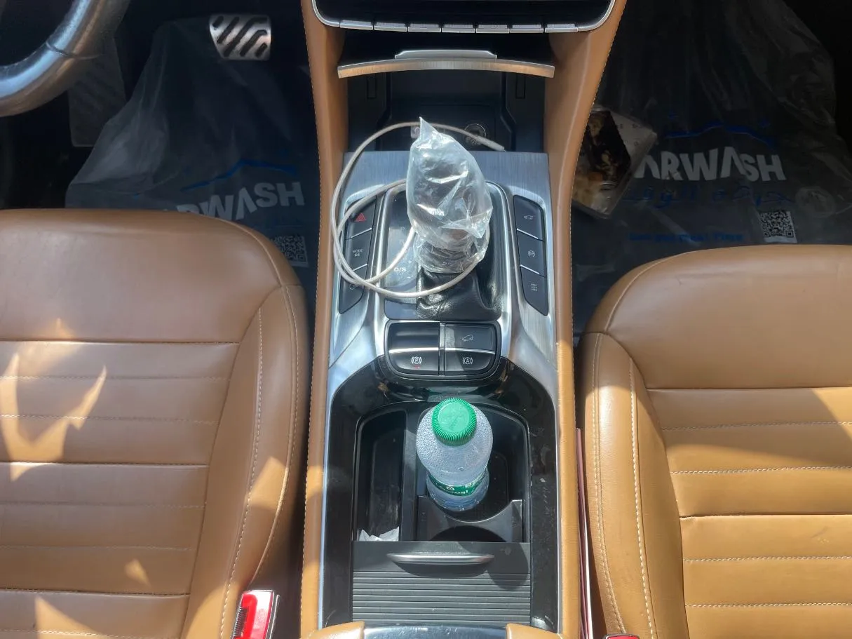 Car image 19