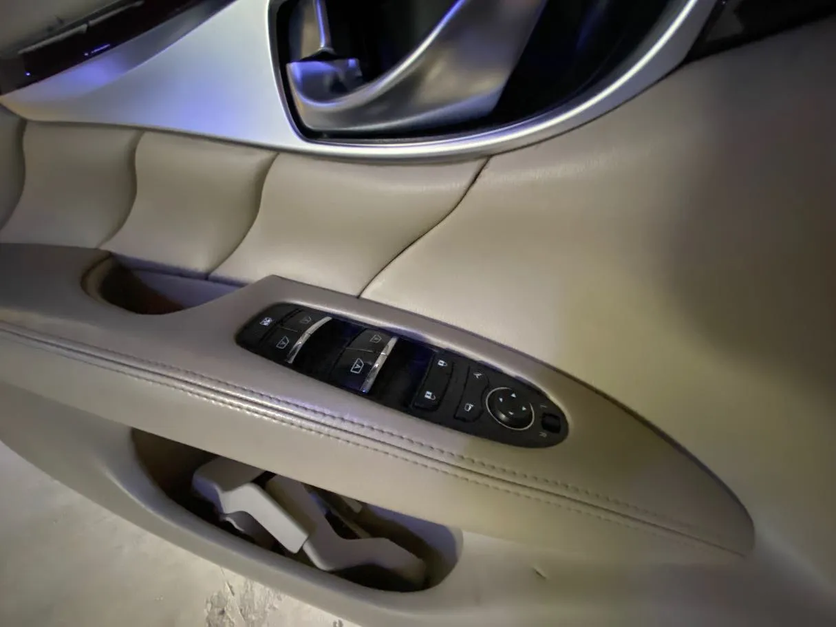 Car image 26