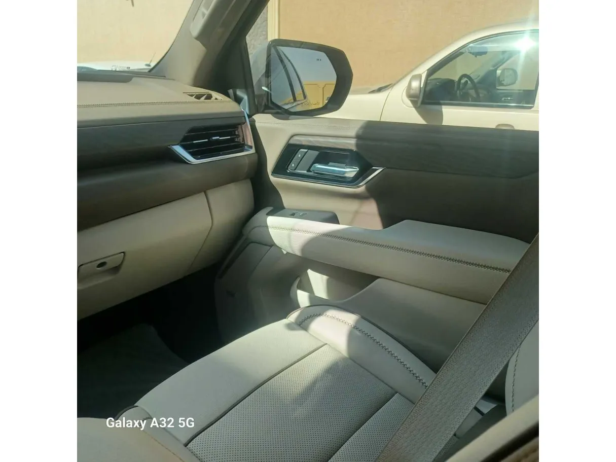 Car image 27