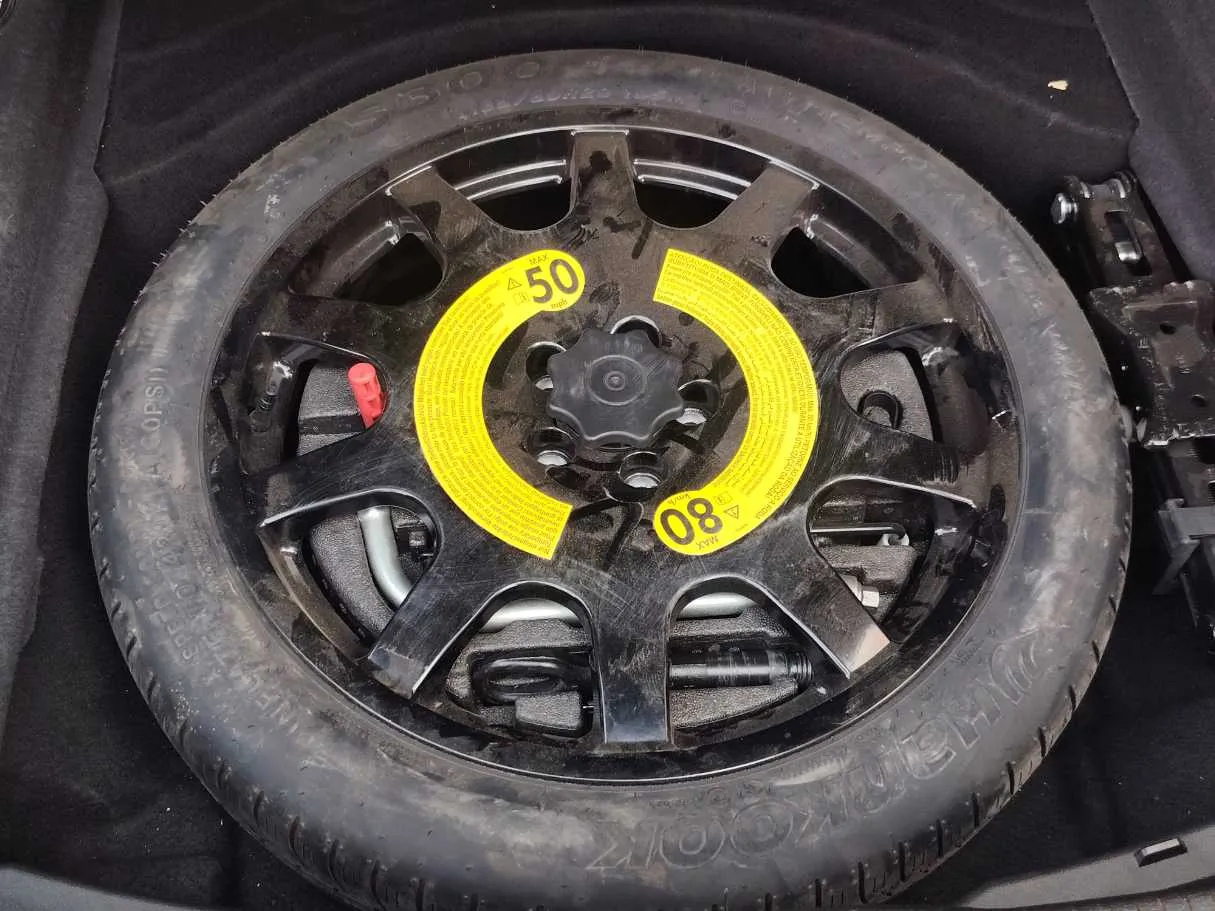 Car image 35