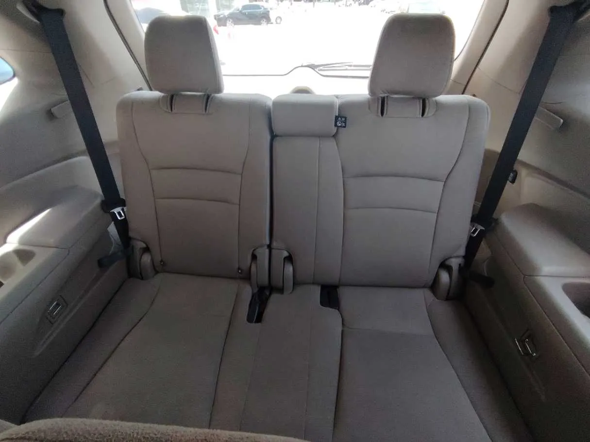 Car image 24