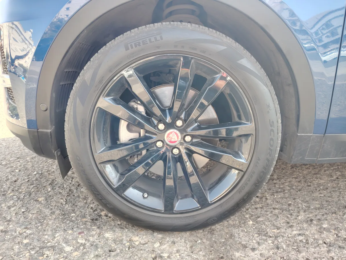 Car image 9