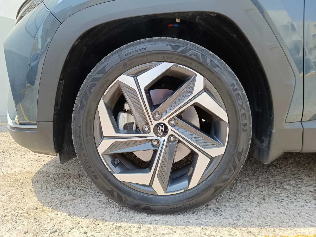 Car image 10