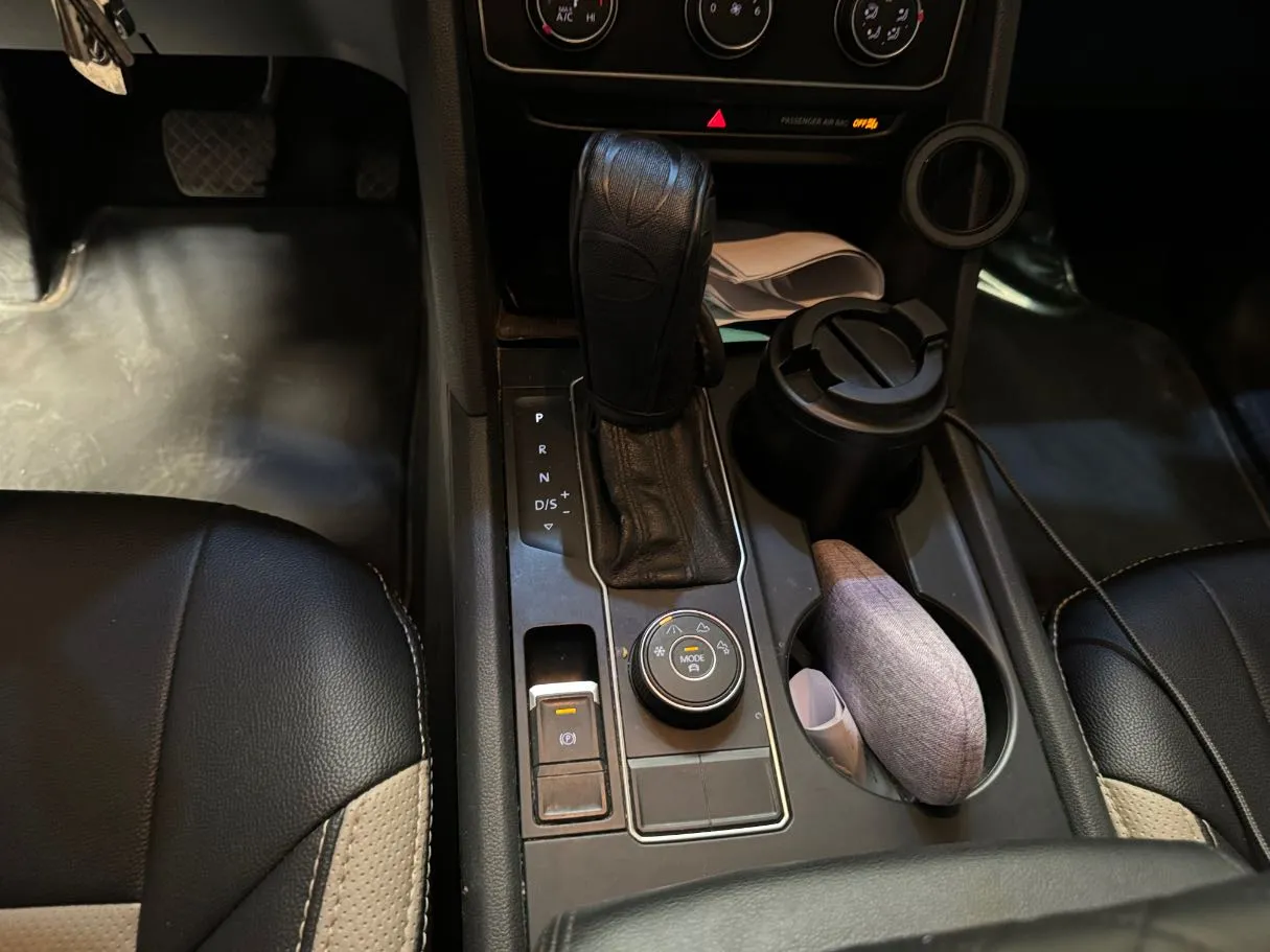 Car image 18