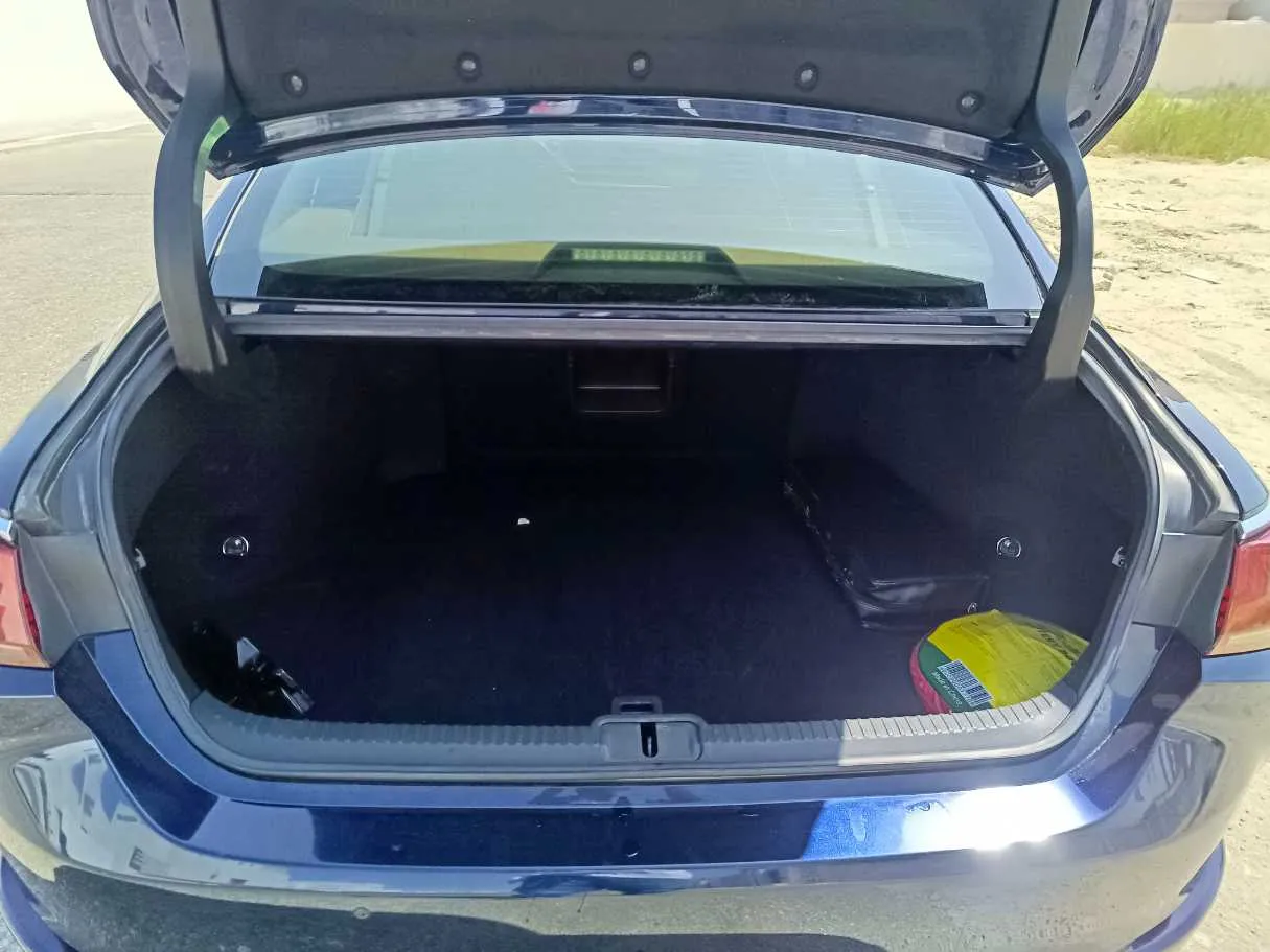 Car image 26