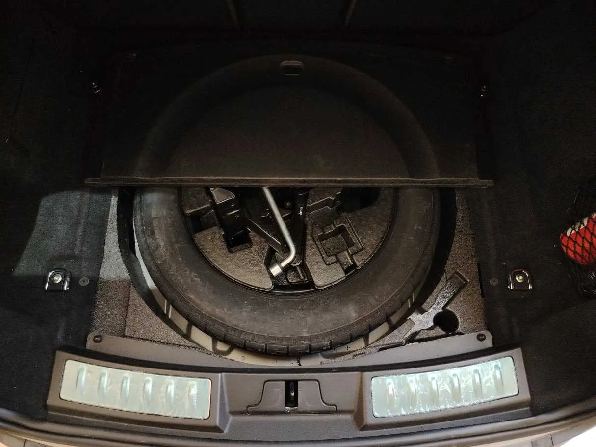 Car image 36