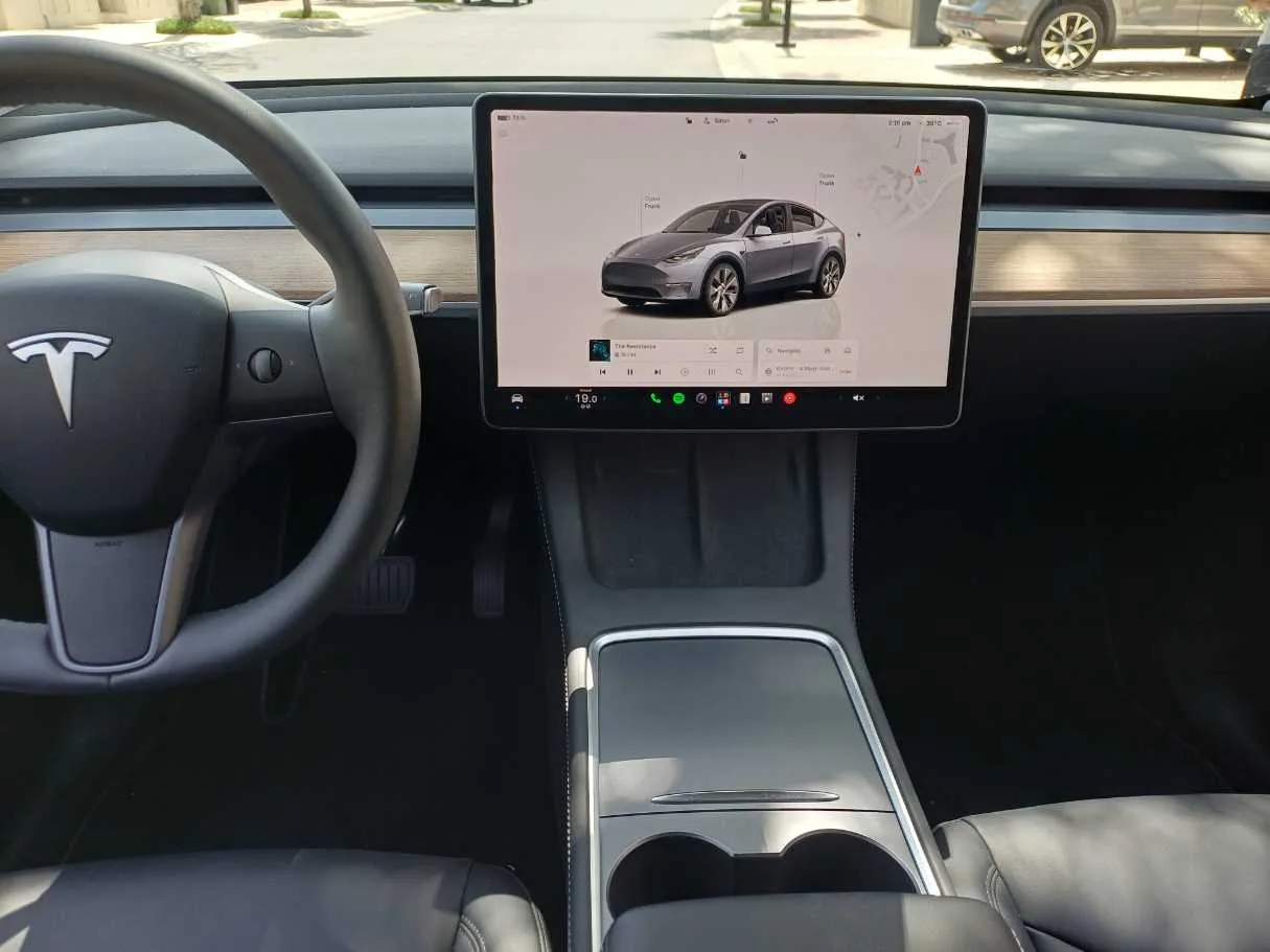 Car image 16