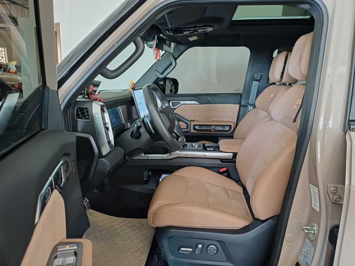 Car image 13