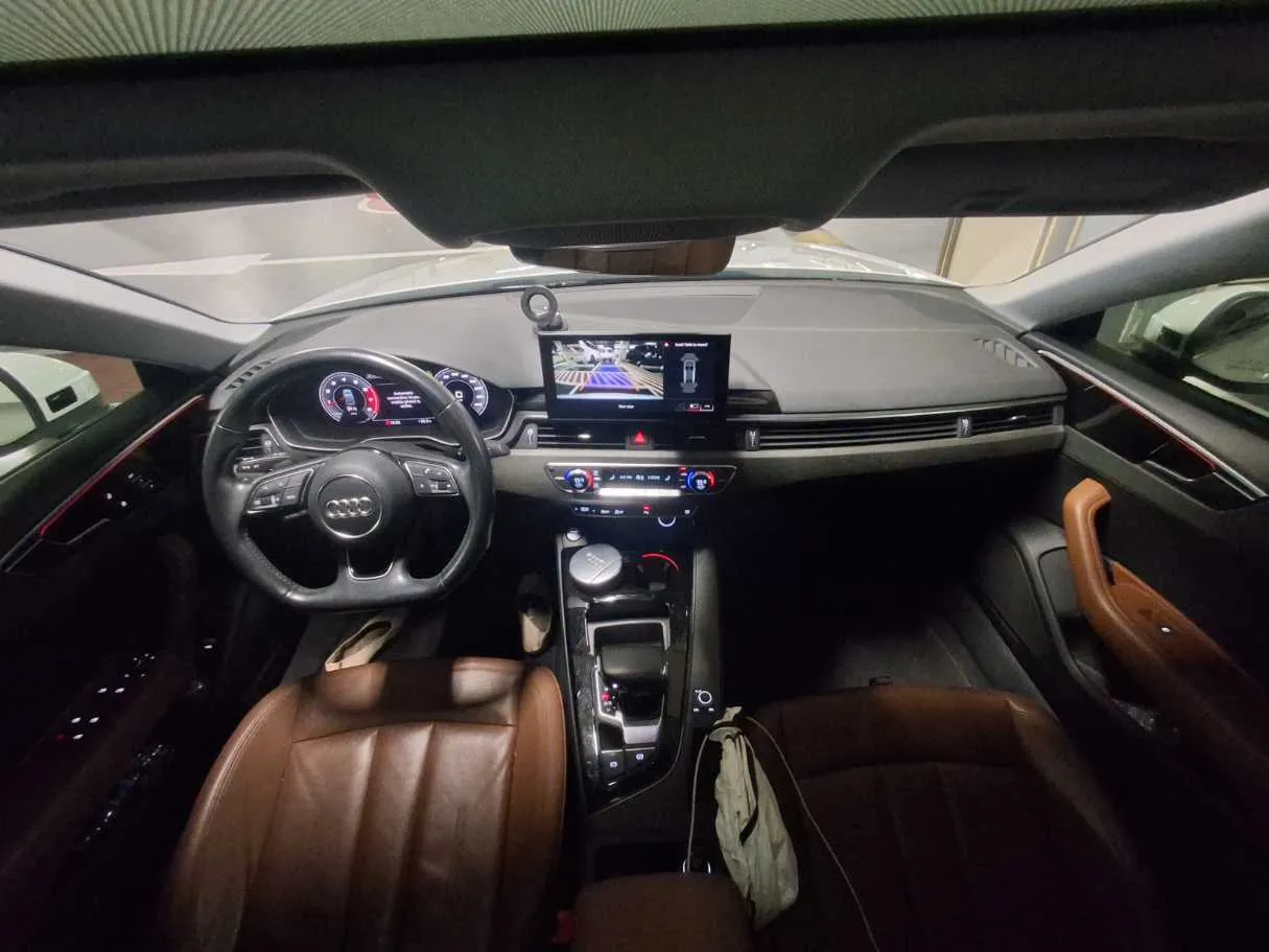 Car image 14