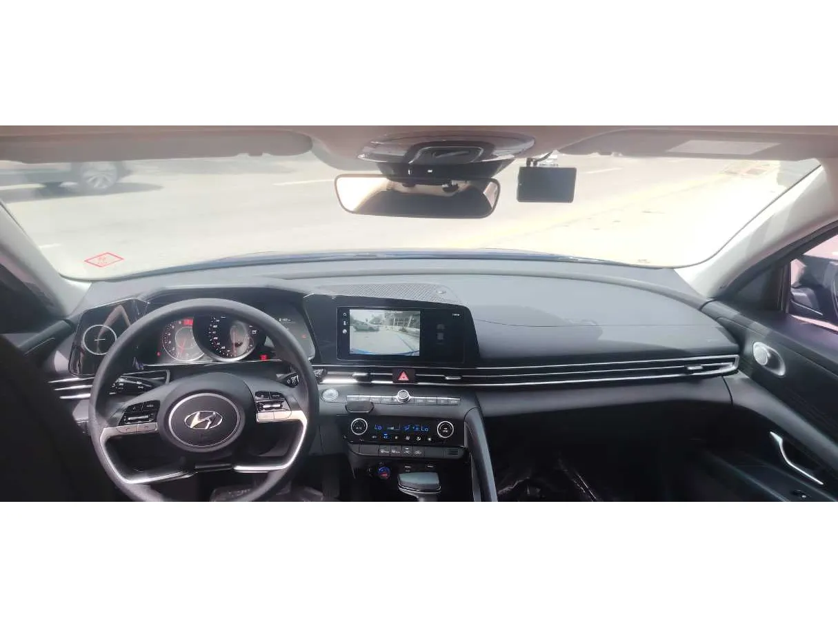 Car image 15