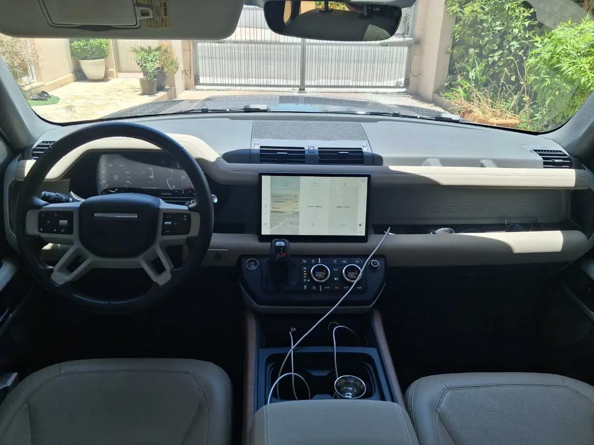 Car image 15